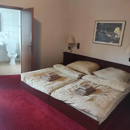 Aura Am Schloss فندق باد بيرمونت